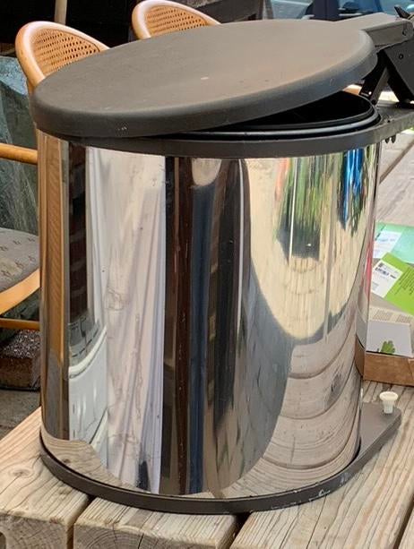 Inbouw prullenbak, Ophalen, Gebruikt