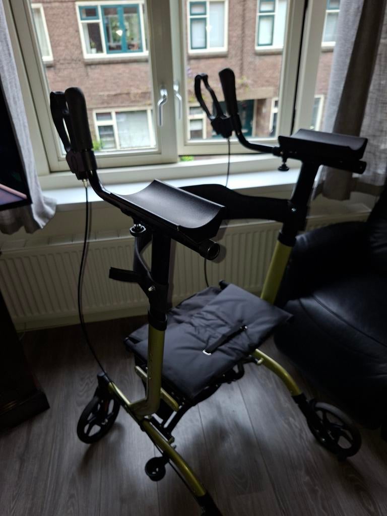 Mooie rollator uit 2024 maar erg weinig gebruikt., Diversen, Ophalen