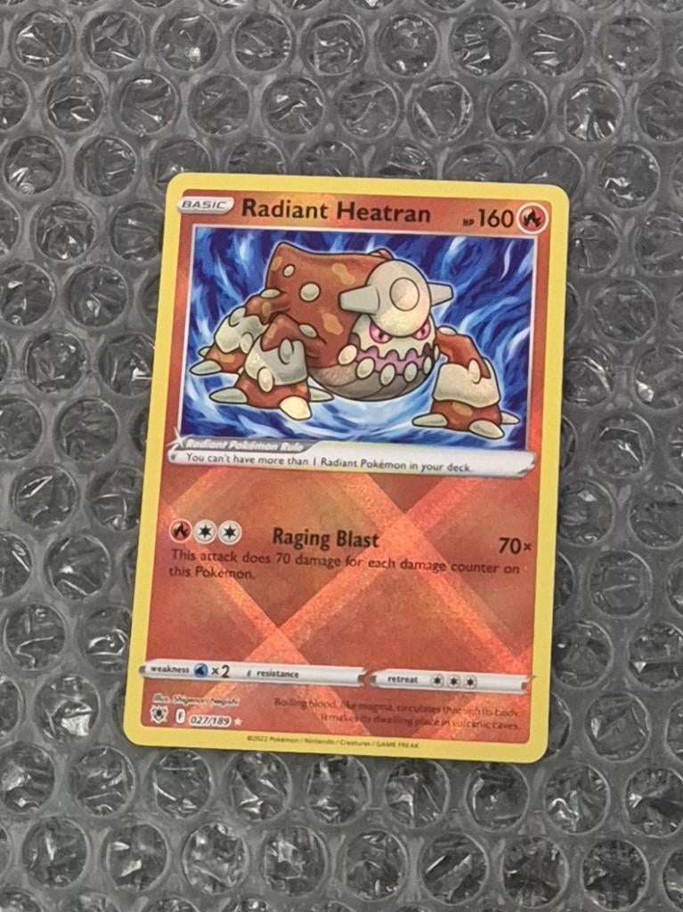 Radiant Heatran 027/189 Astral Radiance Sword & Shield, Ophalen of Verzenden, Zo goed als nieuw, Losse kaart, Foil