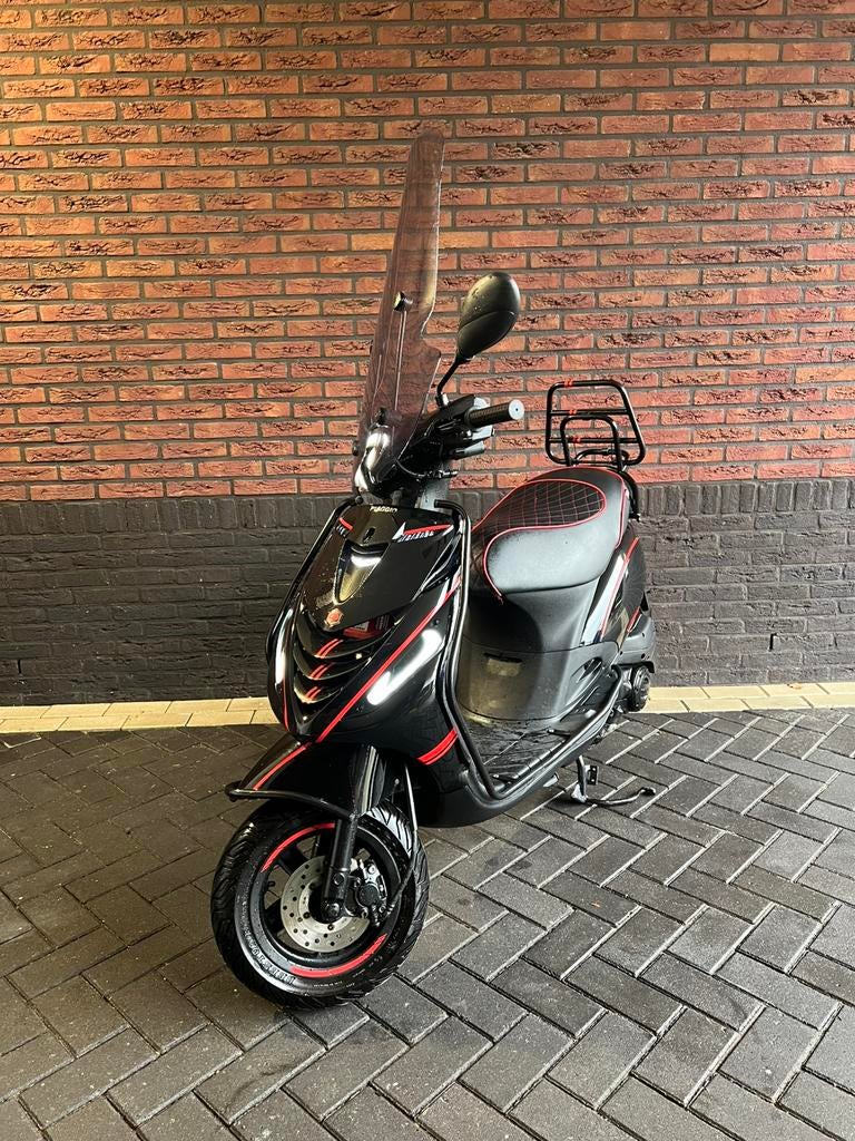 Piaggio zip iget, Fietsen en Brommers, Scooters | Piaggio, Zo goed als nieuw, Zip, Benzine, Ophalen of Verzenden