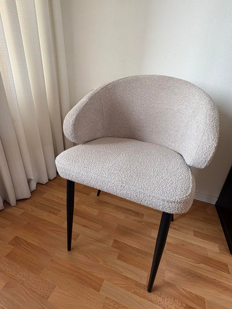 4 eetkamerstoelen beige bouclé, Huis en Inrichting, Stoelen, Ophalen, Zo goed als nieuw, Overige kleuren, Vier