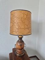 Vintage houten tafellamp met perkamenten kap, Ophalen of Verzenden
