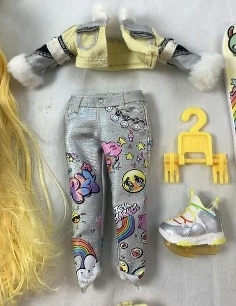 MGA Rainbow High Winter Break Sunny Madison Pop Geel Ski Set, Coolsingel 104, 3011 AG Rotterdam, Netherlands, Fashion Doll, Verzenden