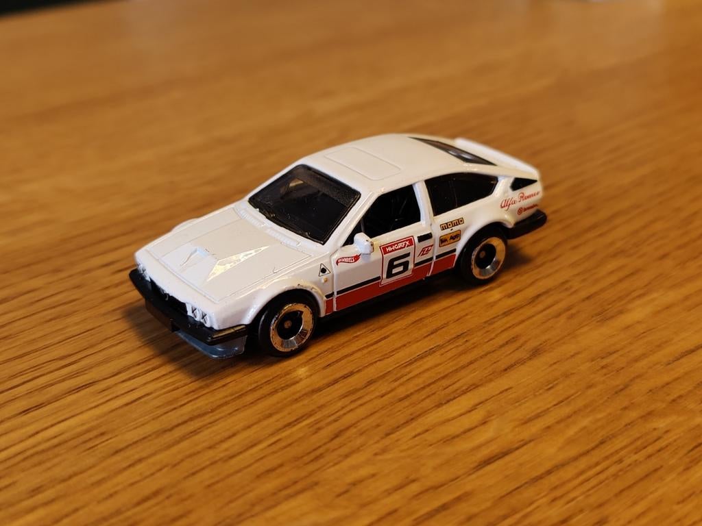 Hot Wheels Alfa Romeo GTV 6 3.0, Hobby en Vrije tijd, Modelauto's | Overige schalen, Ophalen of Verzenden, Nieuw