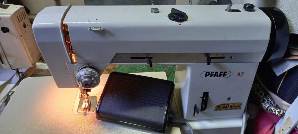 PFAFF naaimachine, Hobby en Vrije tijd, Naaimachines en Toebehoren, Ophalen of Verzenden