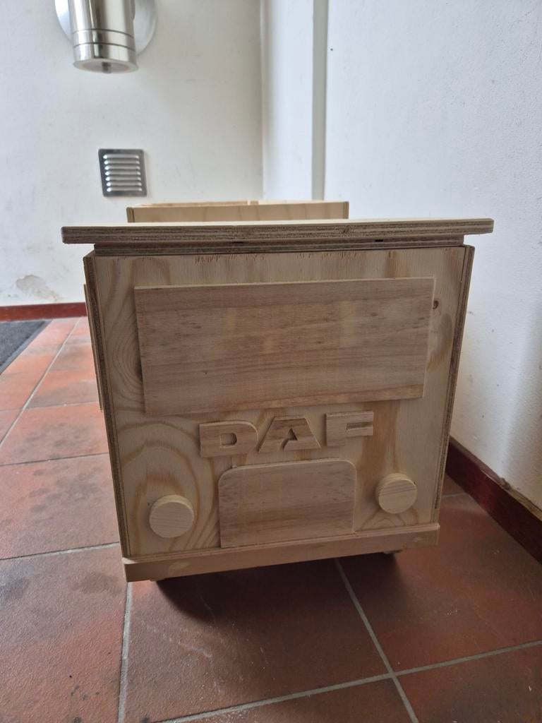 2x Houten speelgoed vrachtwagen DAF,  opbergen speelgoed,, Ophalen