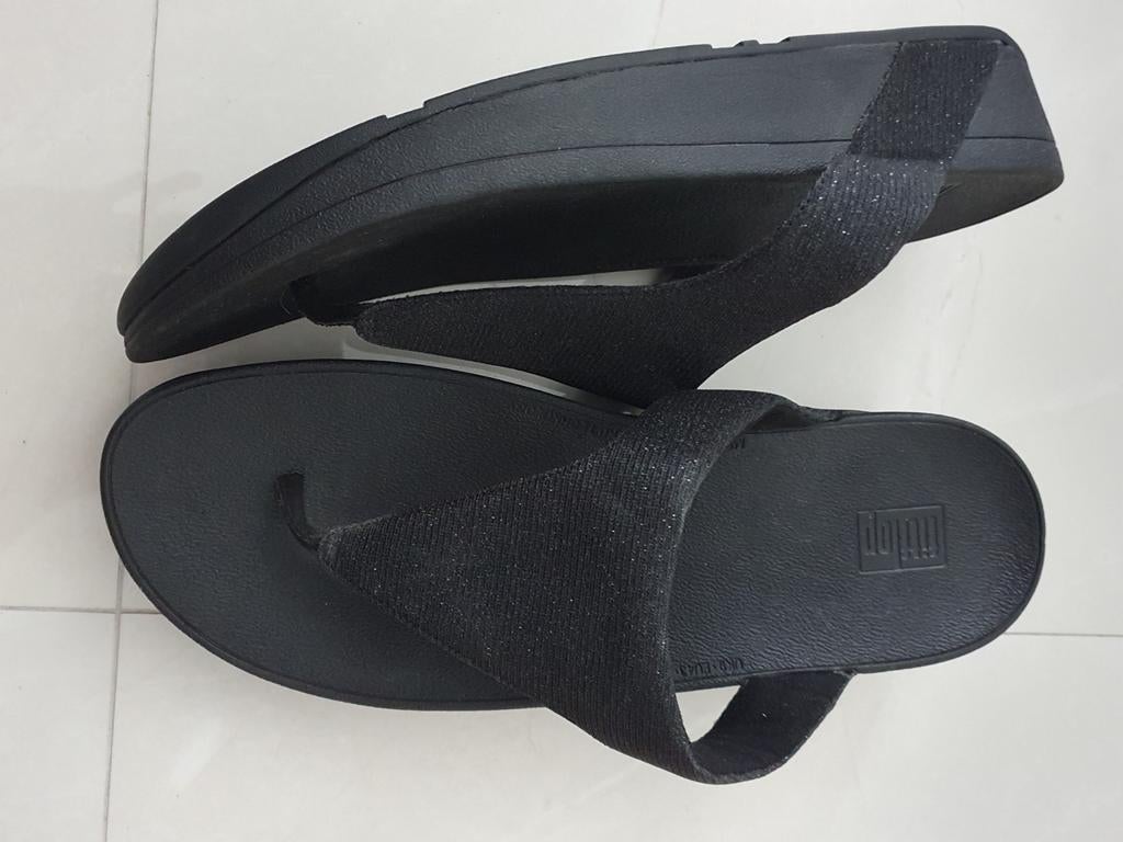 Zwarte Fitflop  slippers maat 43 een keer gedragen, Kleding | Dames, Schoenen, Zwart, Ophalen of Verzenden, Zo goed als nieuw