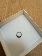 Septum clicker met zwarte diamantjes, Sieraden, Tassen en Uiterlijk, Piercings, Ophalen of Verzenden, Zo goed als nieuw, Staal