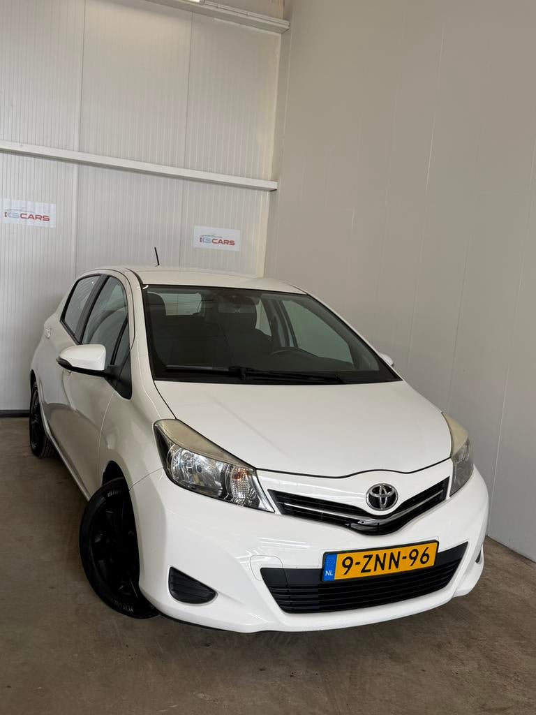 Toyota Yaris 1.0 | Camera | Navi | Dealer onderhouden!, Auto's, 527 kg, Wit, Bedrijf, Handgeschakeld
