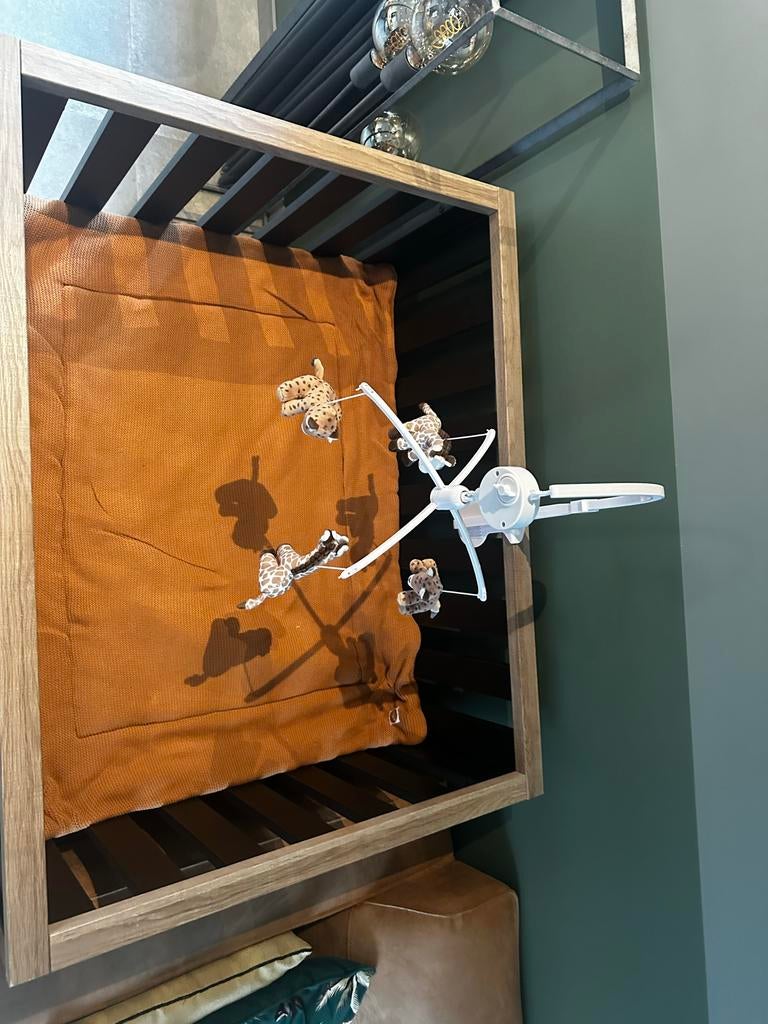 Interbaby Box met Boxkleed en Boxmobiel - Zwart Visgraat, Ophalen, Zo goed als nieuw, Vierkant, Boxkleed