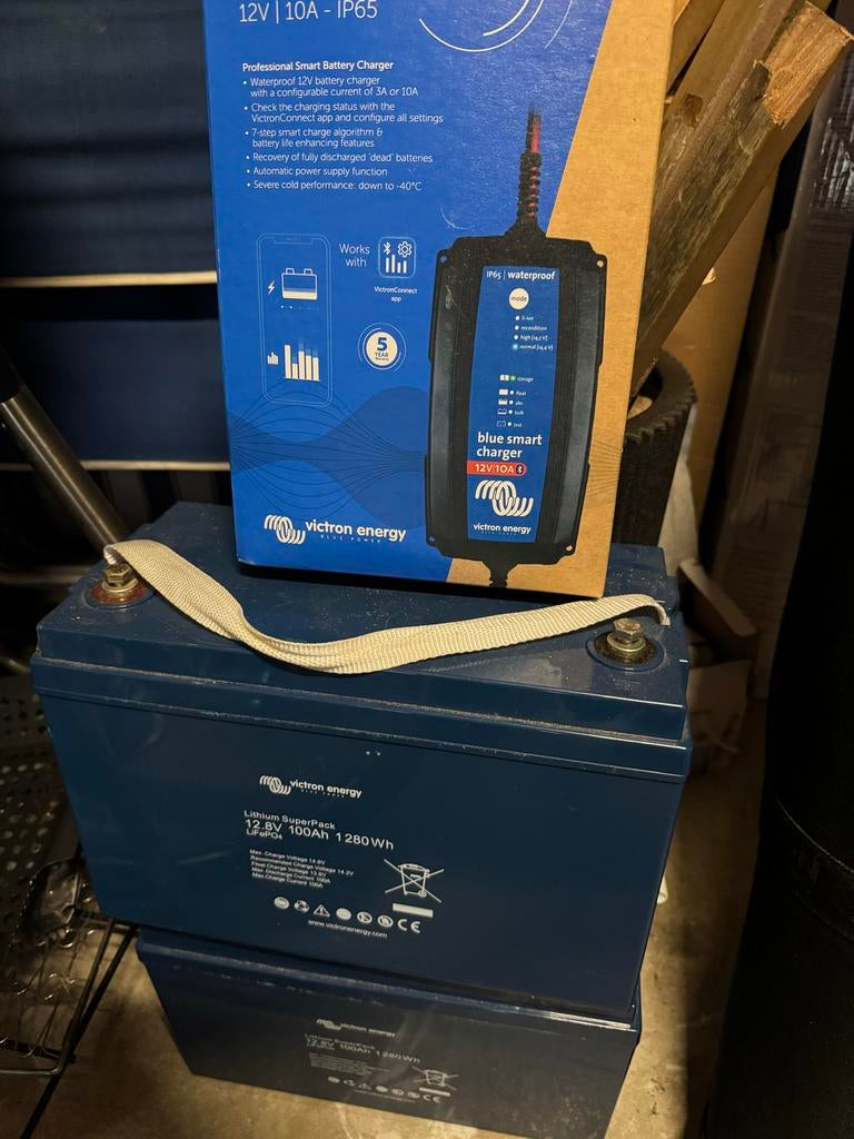 2x Victron 100AH Lithium Accu's met Nieuwe Oplader, Auto-onderdelen, Ophalen, Gebruikt