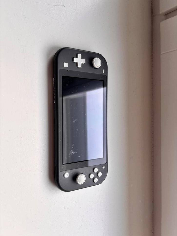 Nintendo Switch Lite + joy con/oplader (Ook los tekoop), Spelcomputers en Games, Spelcomputers | Nintendo Switch Lite, Zo goed als nieuw