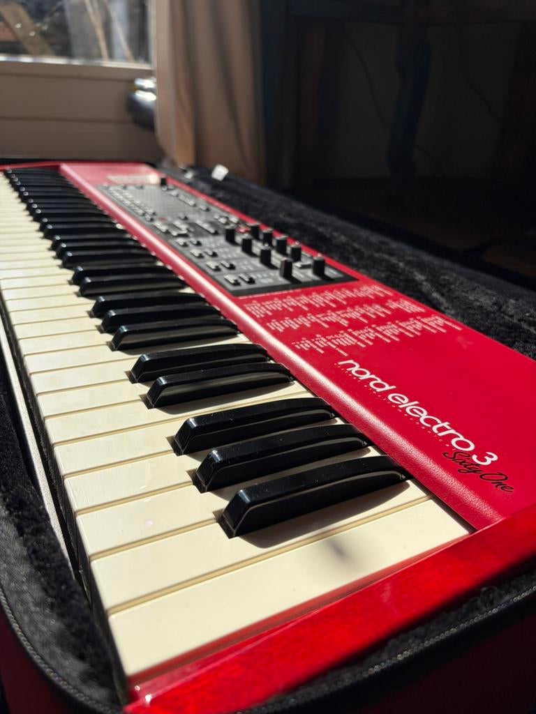 Nord electro 3, Ophalen of Verzenden, Gebruikt, 61 toetsen, Overige merken