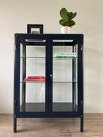IKEA Fabrikör vitrinekast - blauw metaal met glas, Ophalen, 100 tot 150 cm, 50 tot 100 cm, 25 tot 50 cm