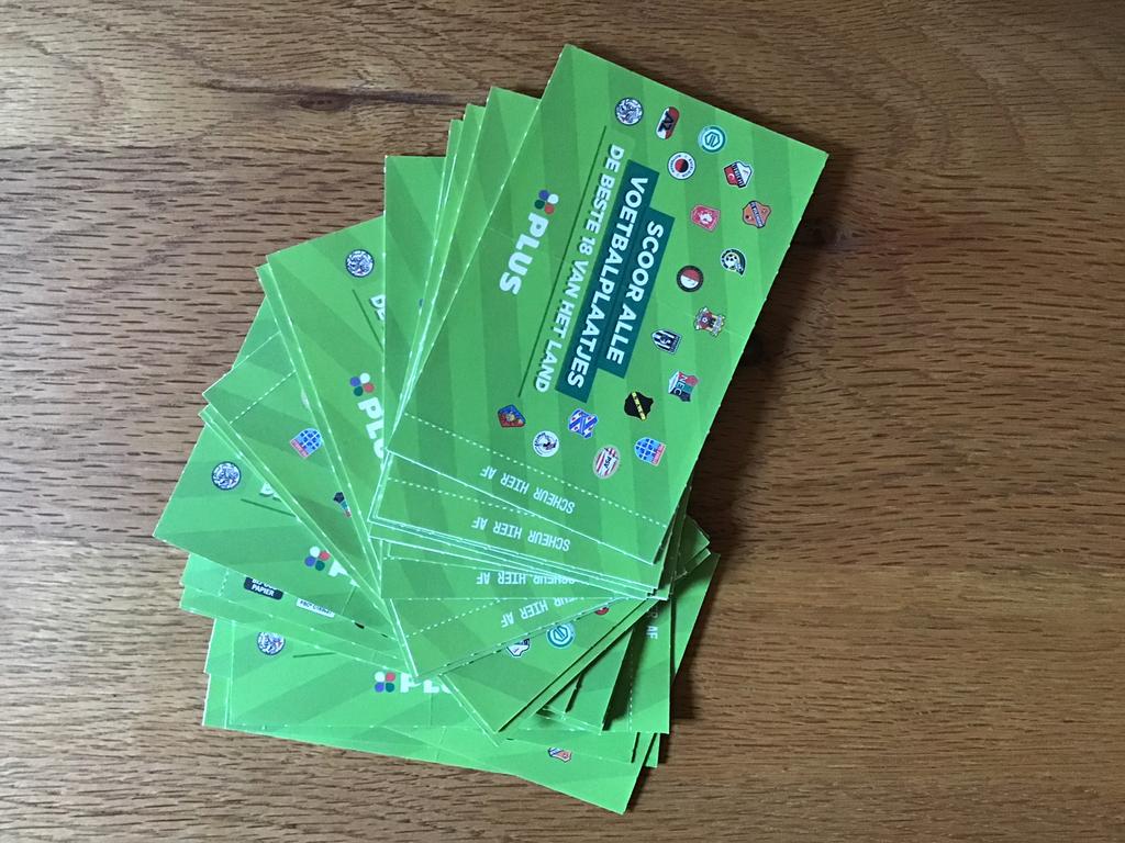 30 pakjes voetbalplaatjes Plus, Plus, Ophalen