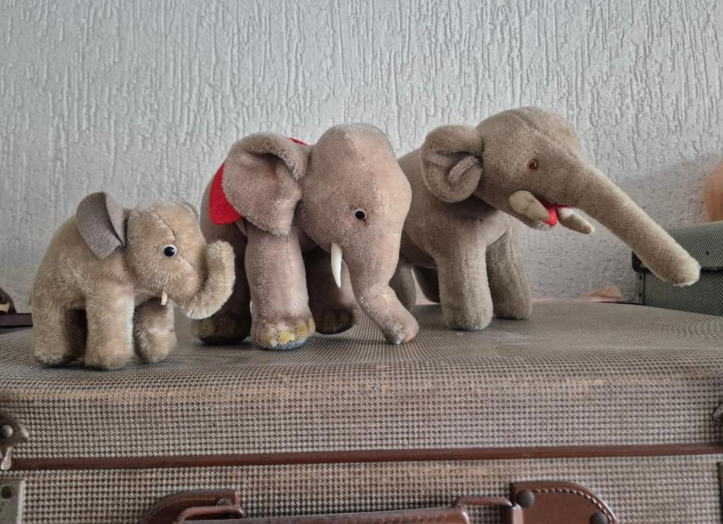 3 vintage olifantjes, 2 zijn van Steiff, Antiek en Kunst, Antiek | Speelgoed, Ophalen of Verzenden
