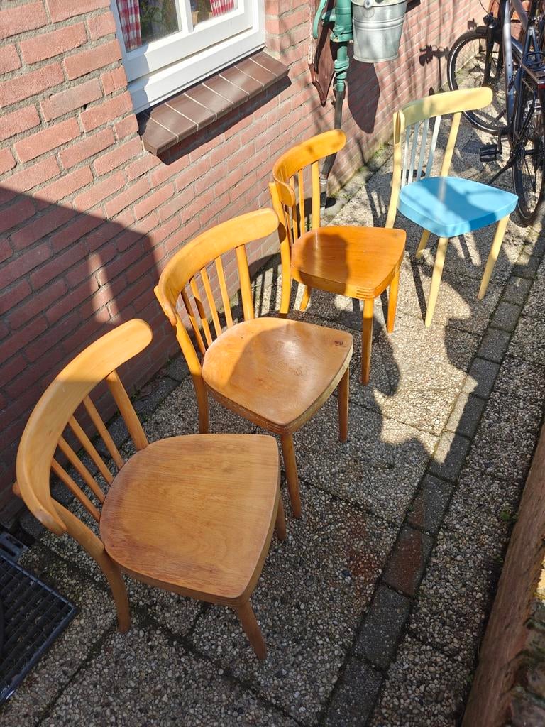 4 vintage houten stoelen, Antiek en Kunst, Antiek | Meubels | Stoelen en Banken, Ophalen