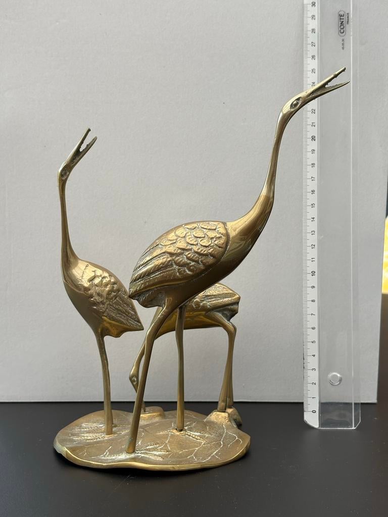 Vintage messing kraanvogel familie op lelieblad, Minder dan 20 cm, Ophalen of Verzenden, Beeld, Goud