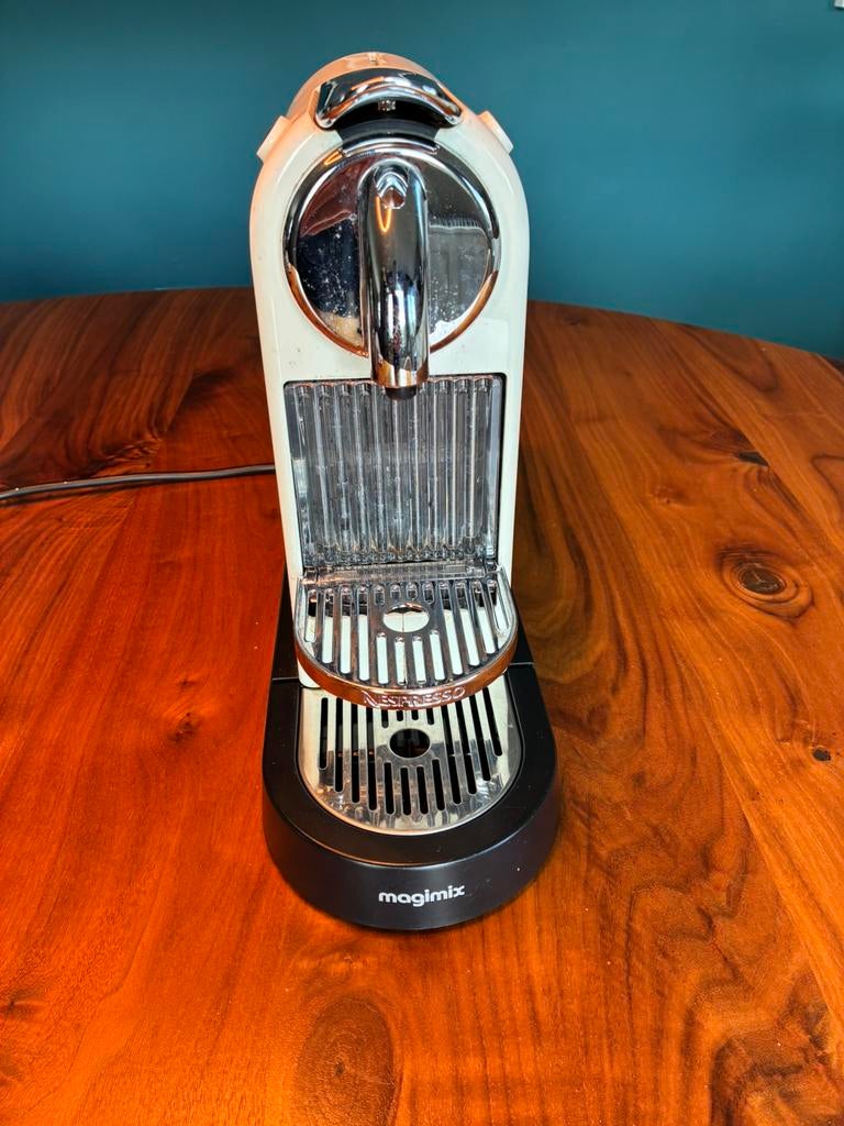 Gratis afhalen - beige nespresso magimix - voor onderdelen, Ophalen, Niet werkend