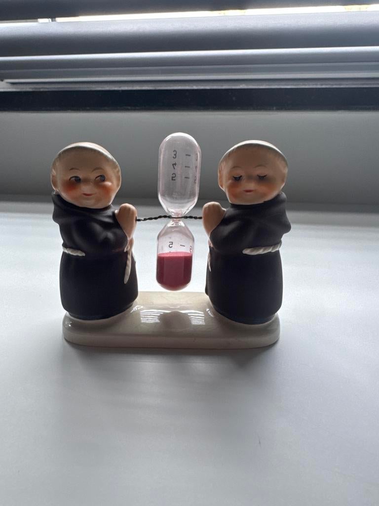 Zandloper met monniken, Ophalen