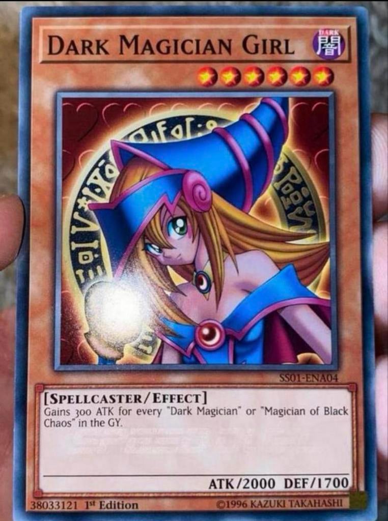 Yu-Gi-Oh! Dark Magician Girl SS01 1st Edition !, Hobby en Vrije tijd, Verzamelkaartspellen | Yu-gi-Oh!, Ophalen of Verzenden, Zo goed als nieuw