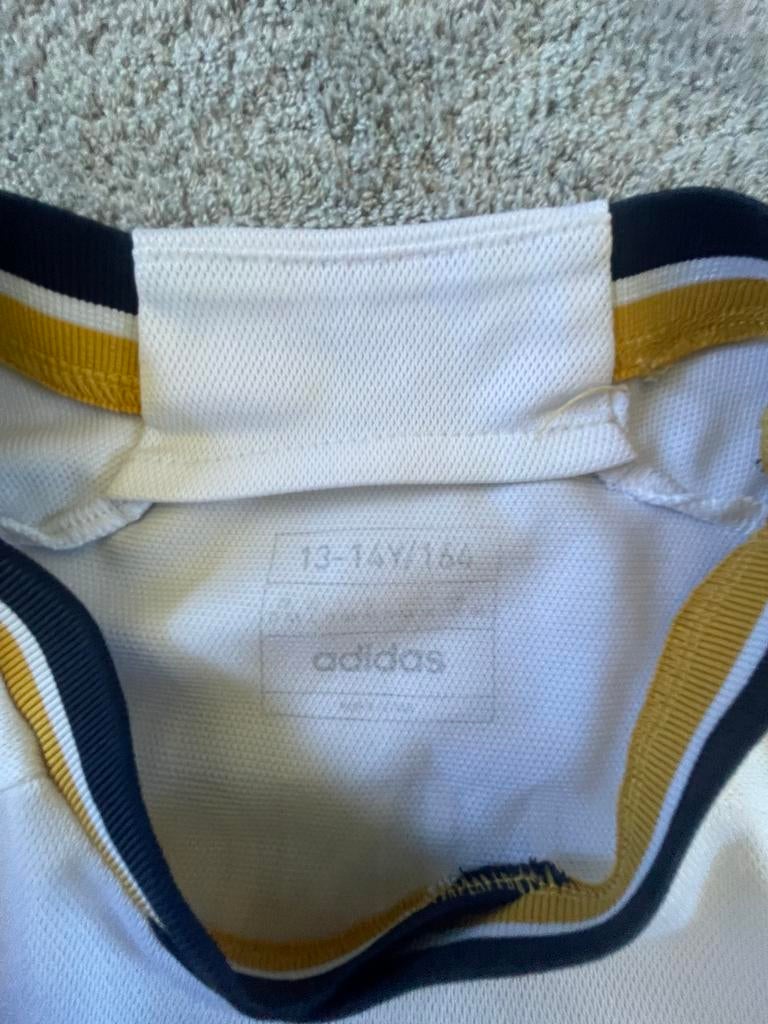 Adidas Real Madrid thuistenue Bellingham maat 164, Ophalen of Verzenden, Zo goed als nieuw, Jongen, Setje