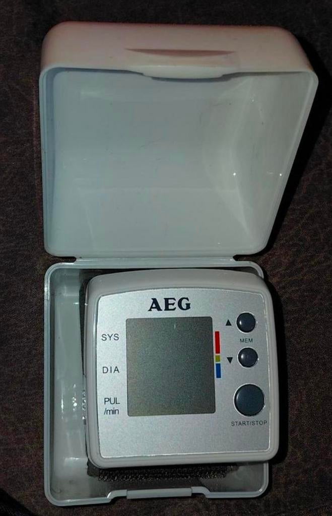 AEG Bloeddrukmeter met opbergdoos, Sport en Fitness, Hartslagmeters, Ophalen of Verzenden, Zo goed als nieuw, Overige merken