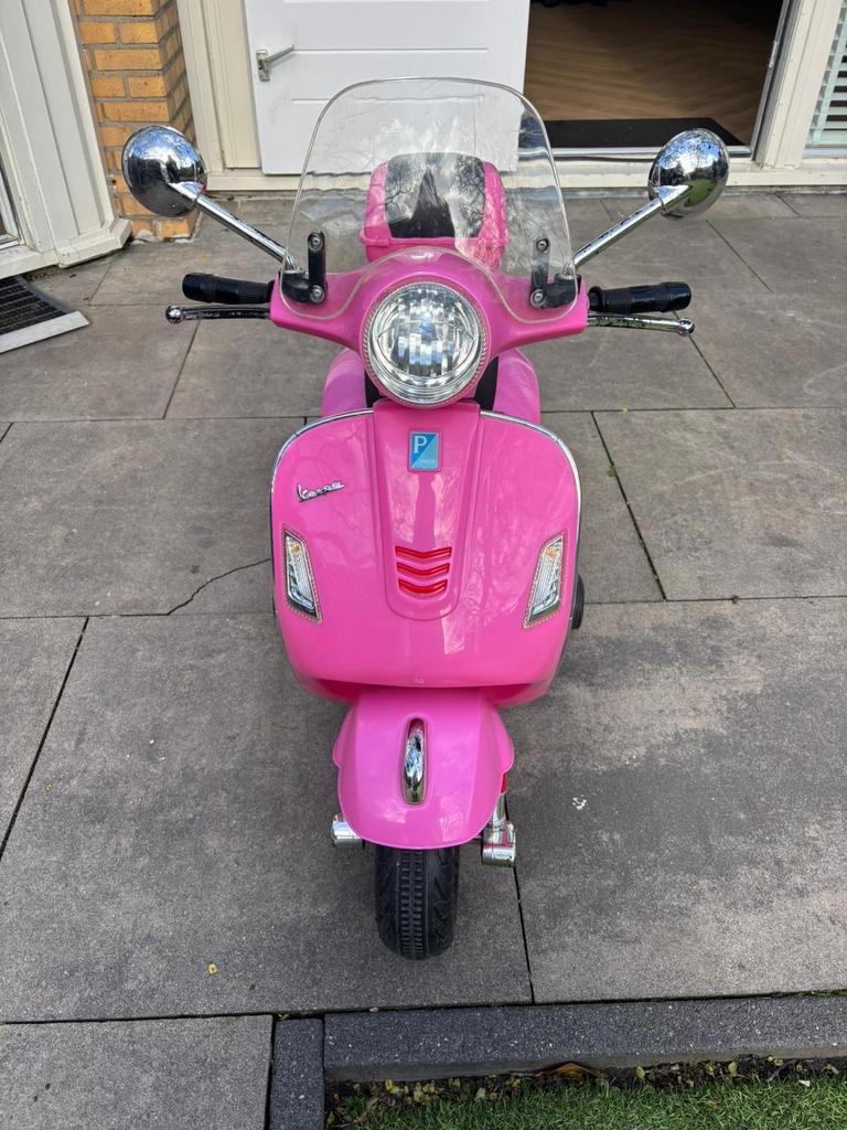 Roze elektrische kinder Vespa scooter, Ophalen, Gebruikt, Overige typen