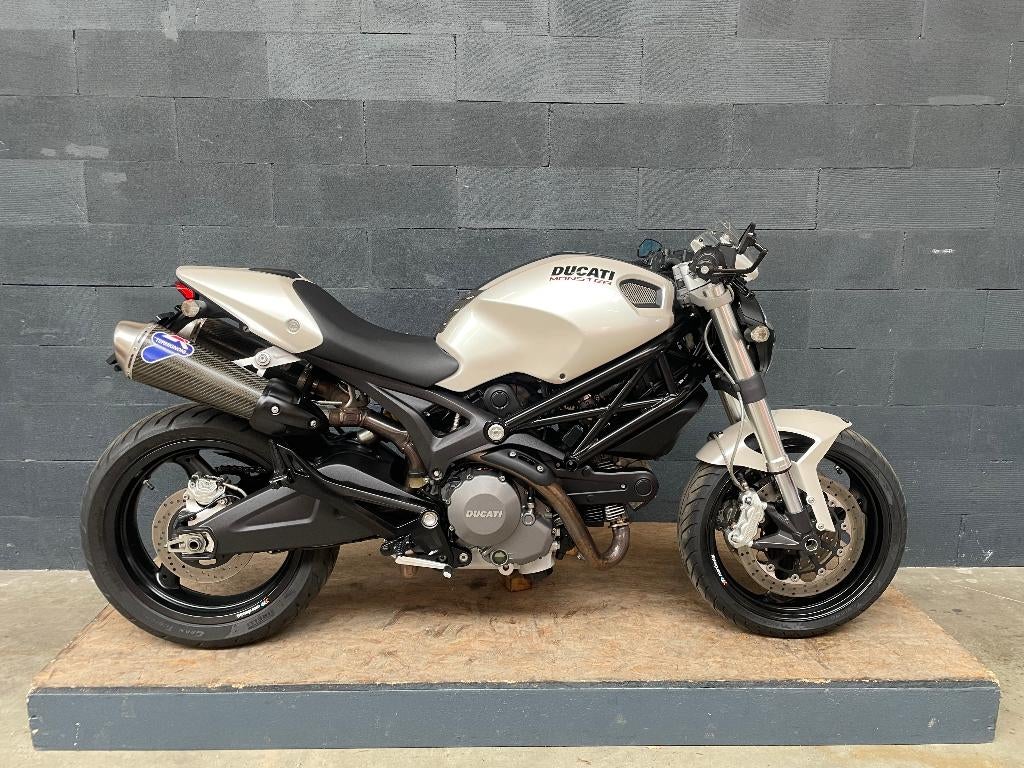 Ducati Monster 696 2008, 22.300 km nette staat, termignoni, Motoren, 2 cilinders, Sportuitlaat, Occasion, Motorrijbewijs A