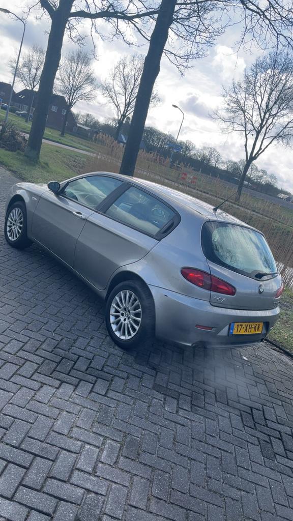 Alfa Romeo 147 1.6 T.spark 16V 77KW 5DR 2007 Grijs, Auto's, Voorwielaandrijving, 4 cilinders, 400 kg, Origineel Nederlands