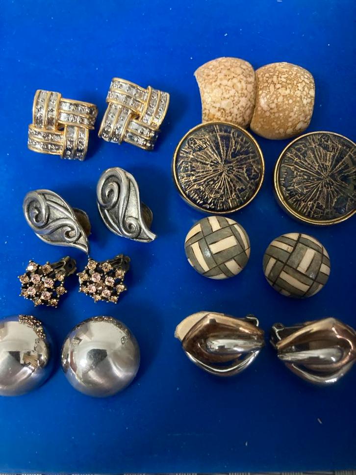 8 sets vintage oorbellen - Diverse stijlen, Sieraden, Tassen en Uiterlijk, Oorbellen, Gebruikt, Knopjes of Stekers, Overige materialen