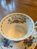 Vintage Royal Albert February Violets Kop en Schotel, Huis en Inrichting, Keuken | Servies, Ophalen of Verzenden, Zo goed als nieuw