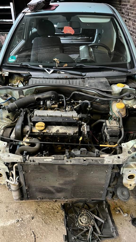 Opel corsa c in onderdelen moet weg, Auto-onderdelen, Motor en Toebehoren, Ophalen of Verzenden, Opel