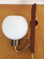 Vintage Deens teakhouten wandlampje. Melk glazen bol, Ophalen of Verzenden, Zo goed als nieuw