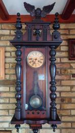 Antieke wandklok met adelaar, Ophalen