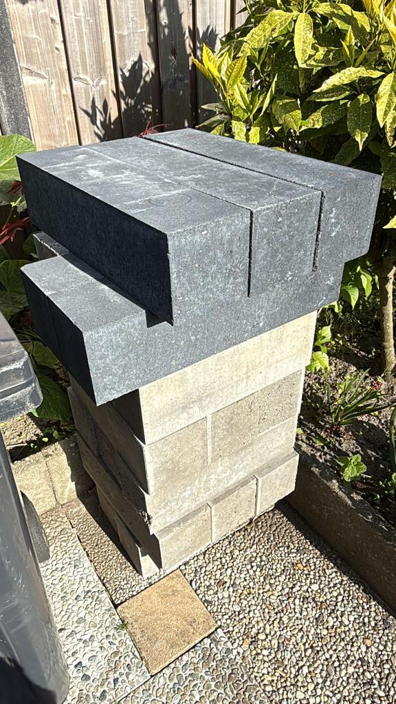 Gratis Keramische tuintegels en stapelblokken, Ophalen, Gebruikt, 10 m² of meer, Beton