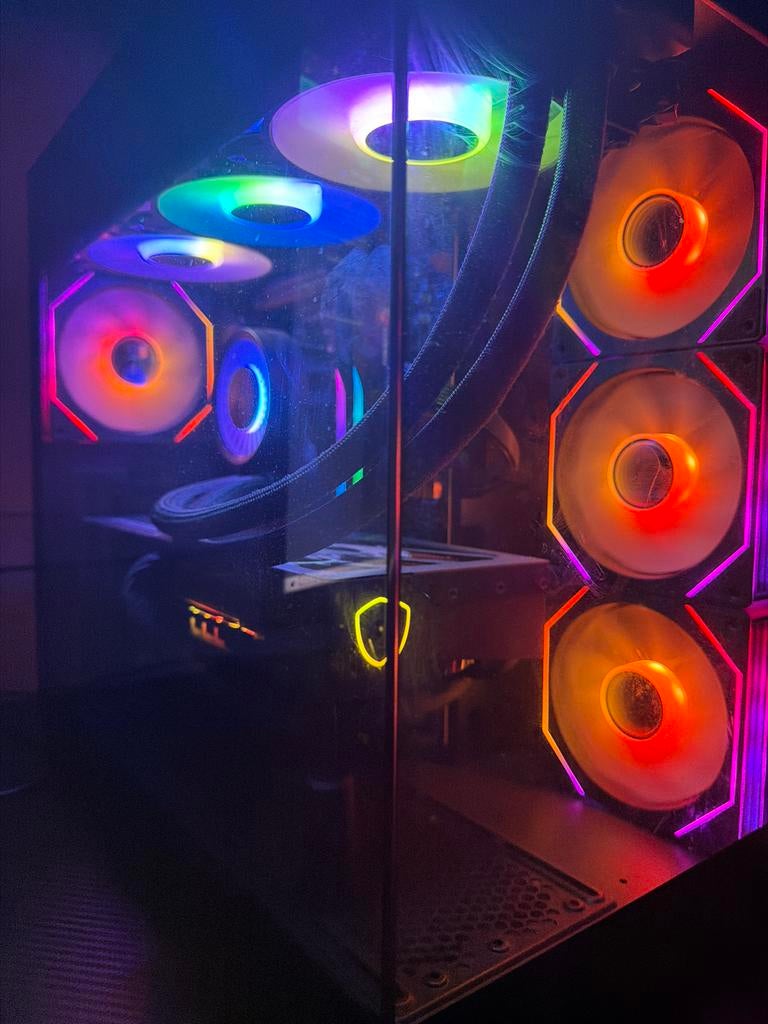 Krachtige Game PC met RTX 5070 & 32GB RAM – €1.750, Ophalen, Online, Overige genres, 3 spelers of meer