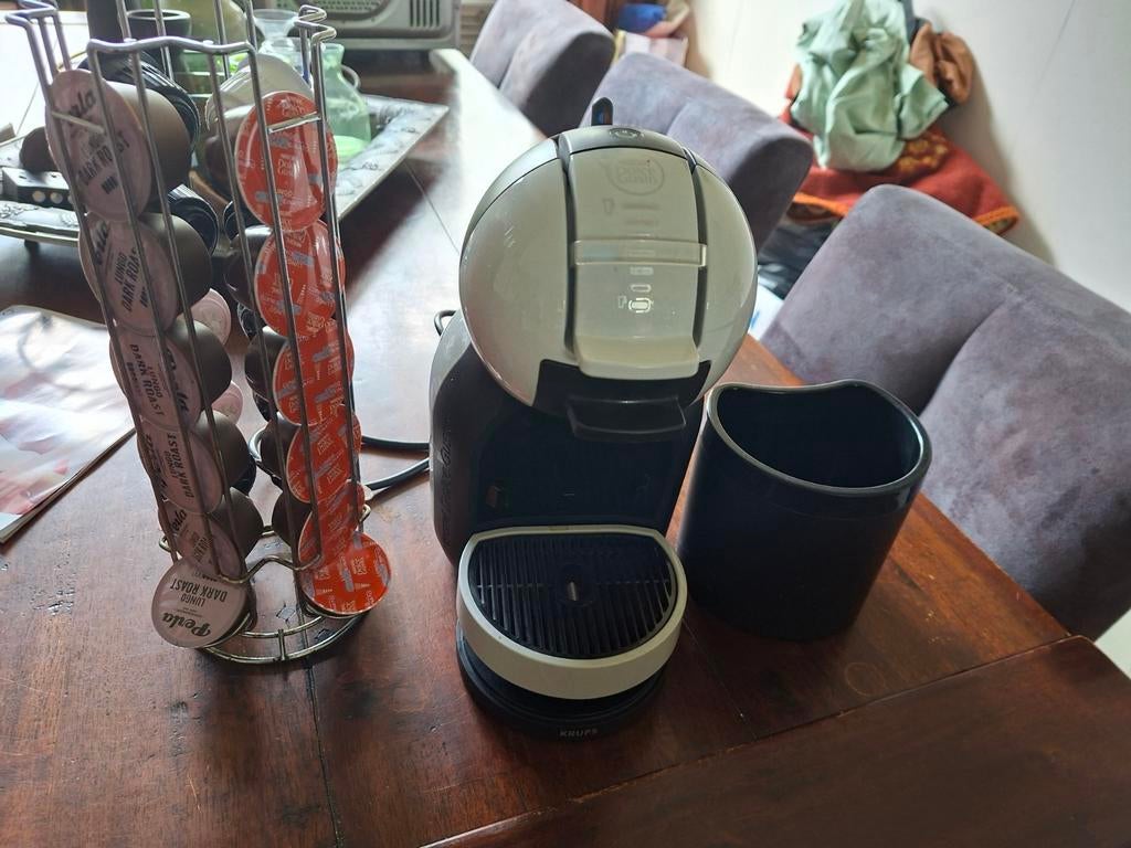 Dolce Gusto Mini Me koffiemachine met cupjes en houder, Witgoed en Apparatuur, Koffiezetapparaten, Ophalen, Gebruikt, Overige modellen
