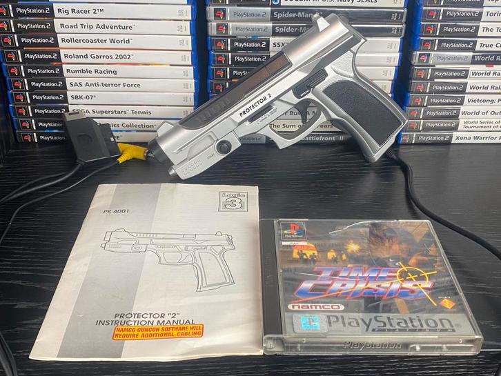 Time Crisis + Protector 2 Light Gun – PS1 PlayStation Game, Spelcomputers en Games, Games | Sony PlayStation 1, Zo goed als nieuw