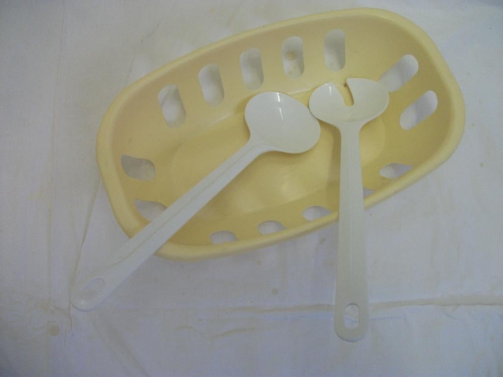 PVC schaaltje kleur geel , met sla bestek, Kunststof, Nieuw, Ophalen of Verzenden, Vaatwasserbestendig