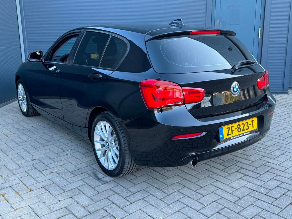 BMW 1-serie 118i M Sport / Automaat / Navi / Pdc, Auto's, BMW, Navigatiesysteem, Gebruikt, Zwart, Bedrijf