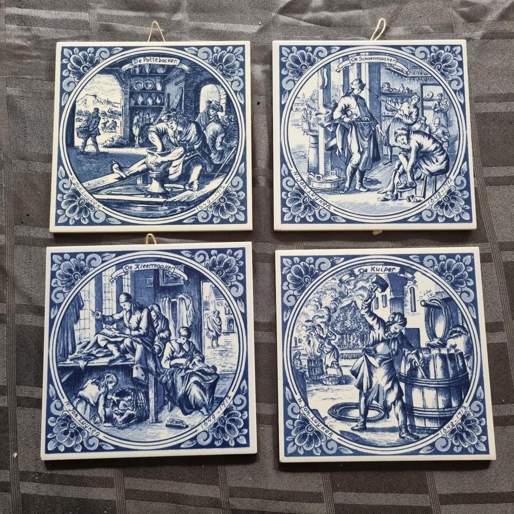 4 delftsblauwe tegeltjes met oude ambachten Joh. Luyken, Huis en Inrichting, Ophalen of Verzenden, Zo goed als nieuw, Blauw, Wandbord of Wandpaneel
