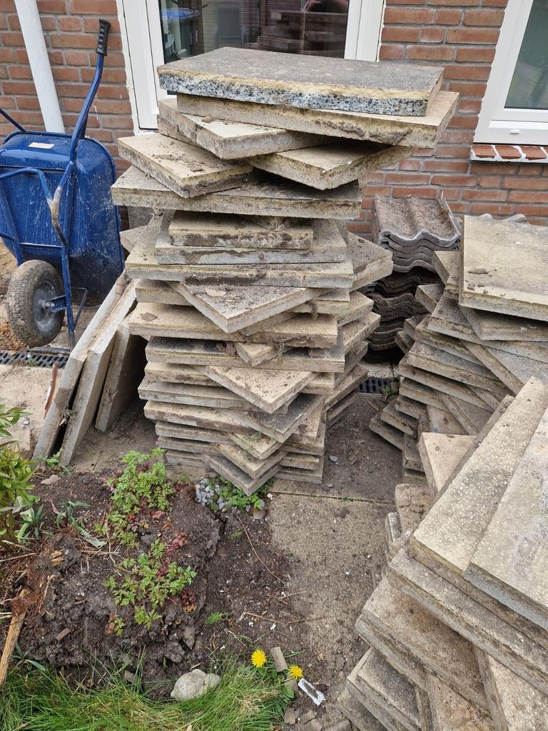 Gratis af te halen: Gebruikte bestrating/terrastegels, Tuin en Terras, Tegels en Klinkers, Ophalen, Gebruikt, 10 m² of meer, Beton