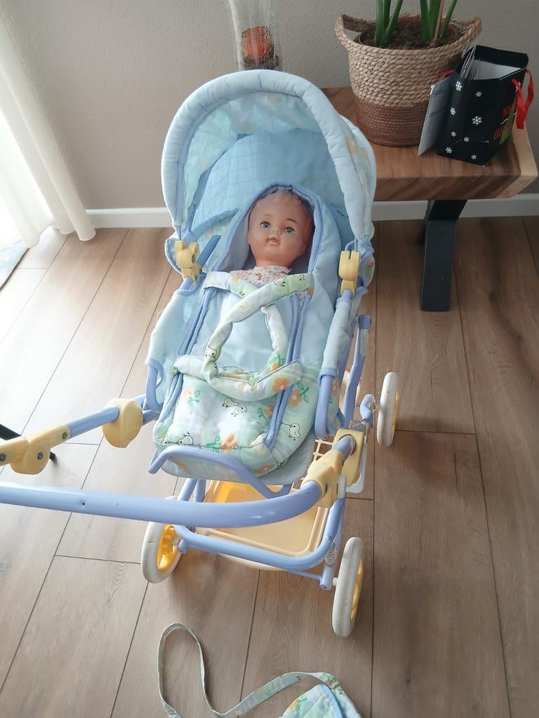 Mooie poppenwagen, Ophalen, Zo goed als nieuw, Babypop