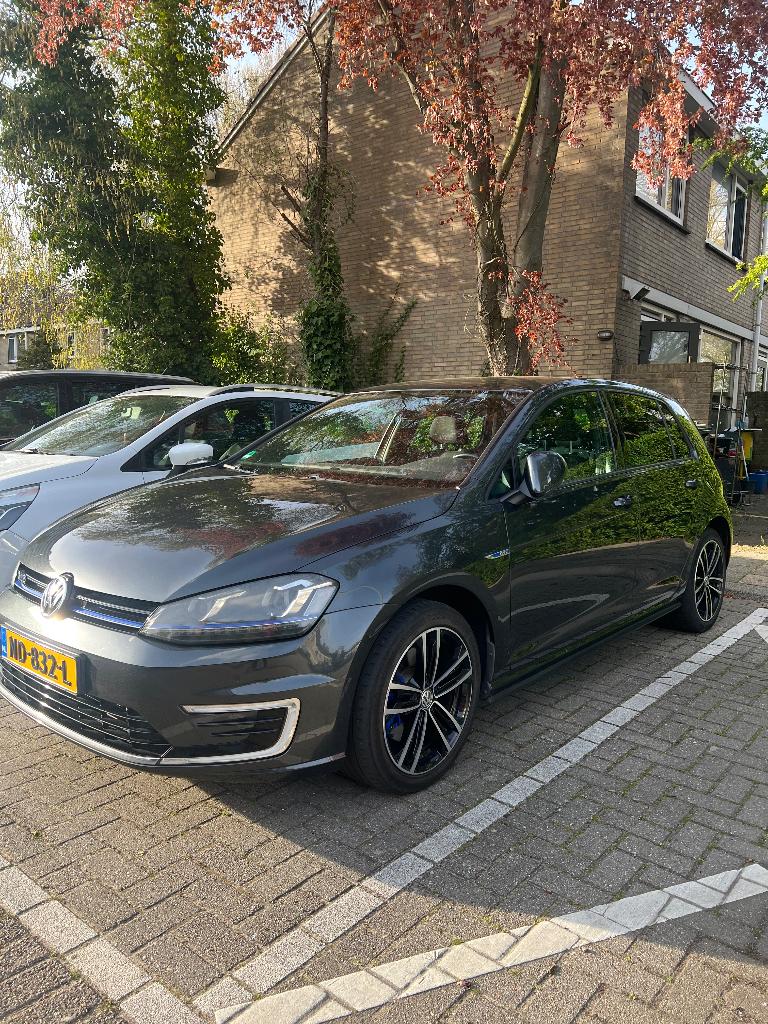 Volkswagen Golf GTE, Auto's, 131 €/maand, Stof, 1800 kg, Zwart