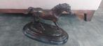 Paard van brons op marmeren sokkel, Gesigneerd, Antiek en Kunst, Ophalen of Verzenden