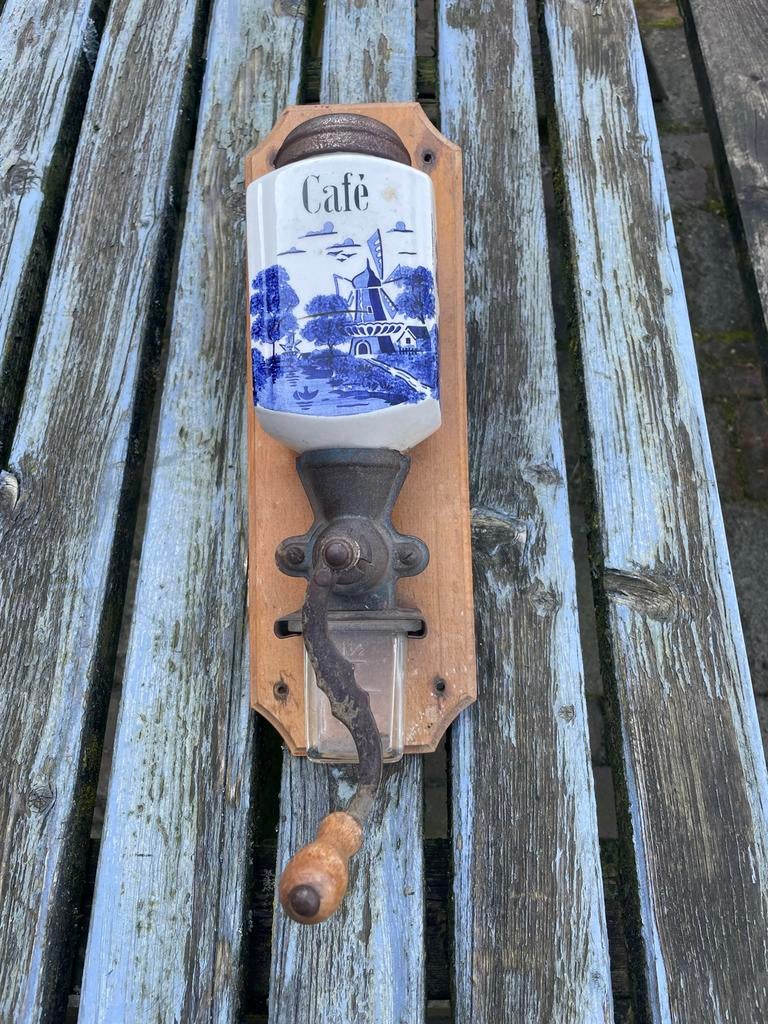 Antieke koffiemolen met Delfts blauw decor, Antiek en Kunst, Antiek | Keukenbenodigdheden, Ophalen of Verzenden