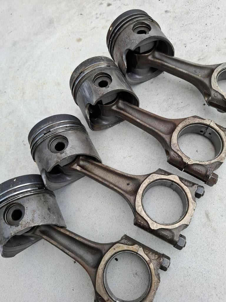 Gebruikte zuigers met drijfstangen 1.6 TD JX. VW type t3, Ophalen