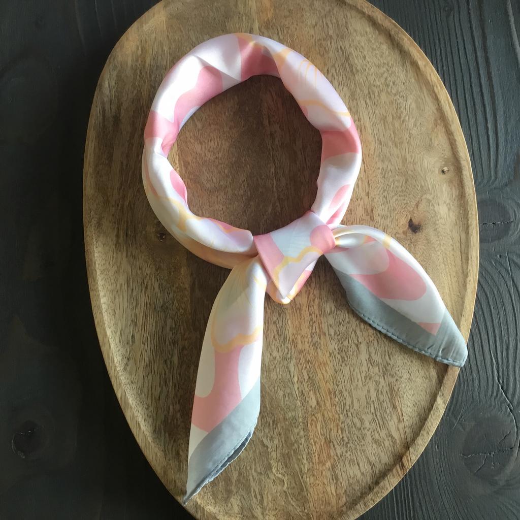 Zomerse bandana/sjaaltje, Kleding | Dames, Mutsen, Sjaals en Handschoenen, Ophalen of Verzenden, Nieuw, Maat 38/40 (M), Sjaal