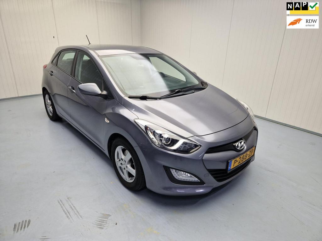 Hyundai I30 1.4 Airco Alu Velgen met all Season banden Trekh, Voorwielaandrijving, Stof, Gebruikt, Zwart